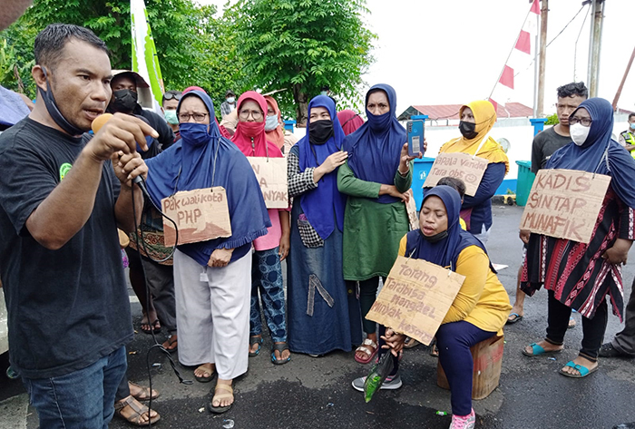 Warga Jambula Demo PT Pertamina Ternate Halmahera Raya