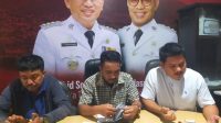 Kabag Hukum, Toto Sunarto didampingi Tenaga Ahli Hukum Pemkot Ternate, Mulyadi S. Awal dan Kabag Humas Setda Kota Ternate Agus Fian Jambak menggelar konfrensi pers, Jumat (24/6/2022)