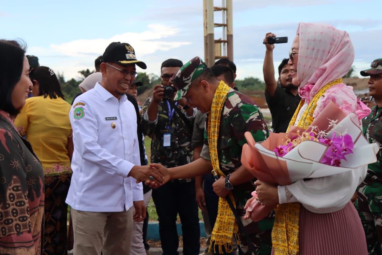 Dandim Tobelo Bersama Forkopimda Halmahera Utara Sambut Kedatangan