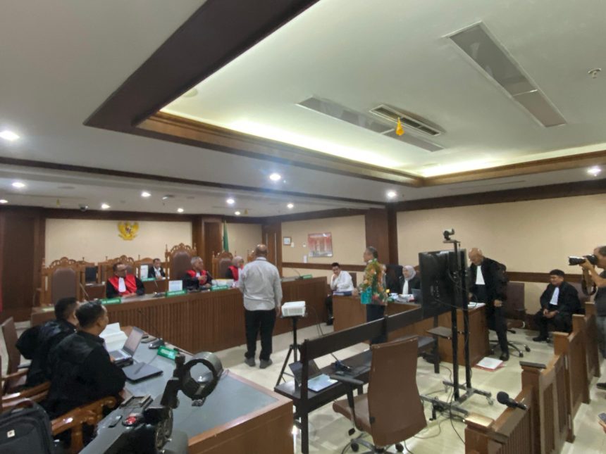 IMG-20251028-WA0147 Pengadilan Negeri Jakarta Pusat menggelar sidang lanjutan perkara nomor 439/Pid.Sus/2025/PN Jkt.Pst, pada Rabu (22/10/2025). Perkara tersebut terkait pemasangan patok di area izin usaha milik PT Wana Kencana Sejati (WKS) yang dilaporkan PT Position.